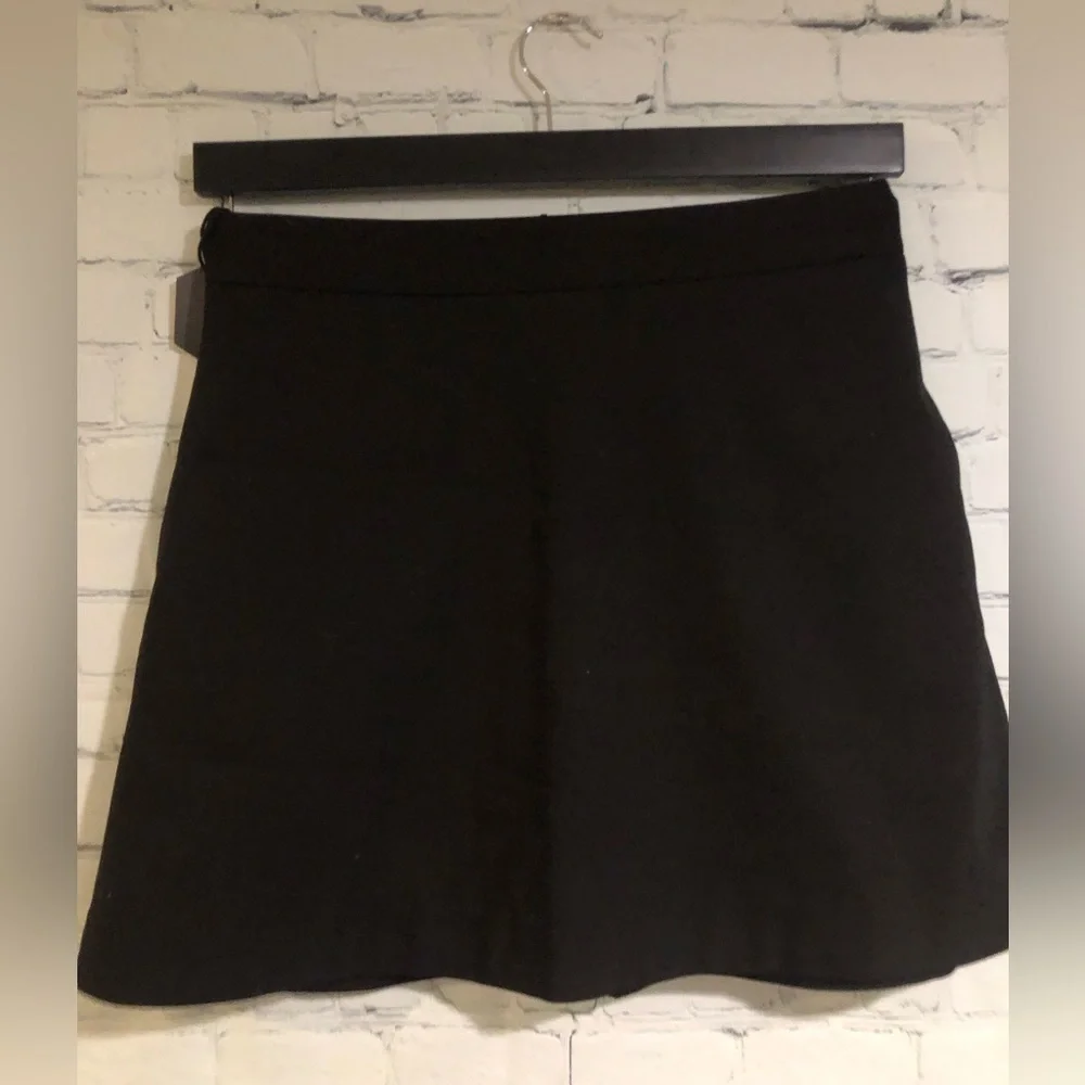 Express Women’s Black Circle Skirt with Gold Zipper Size 8 - Picture 5 of 12